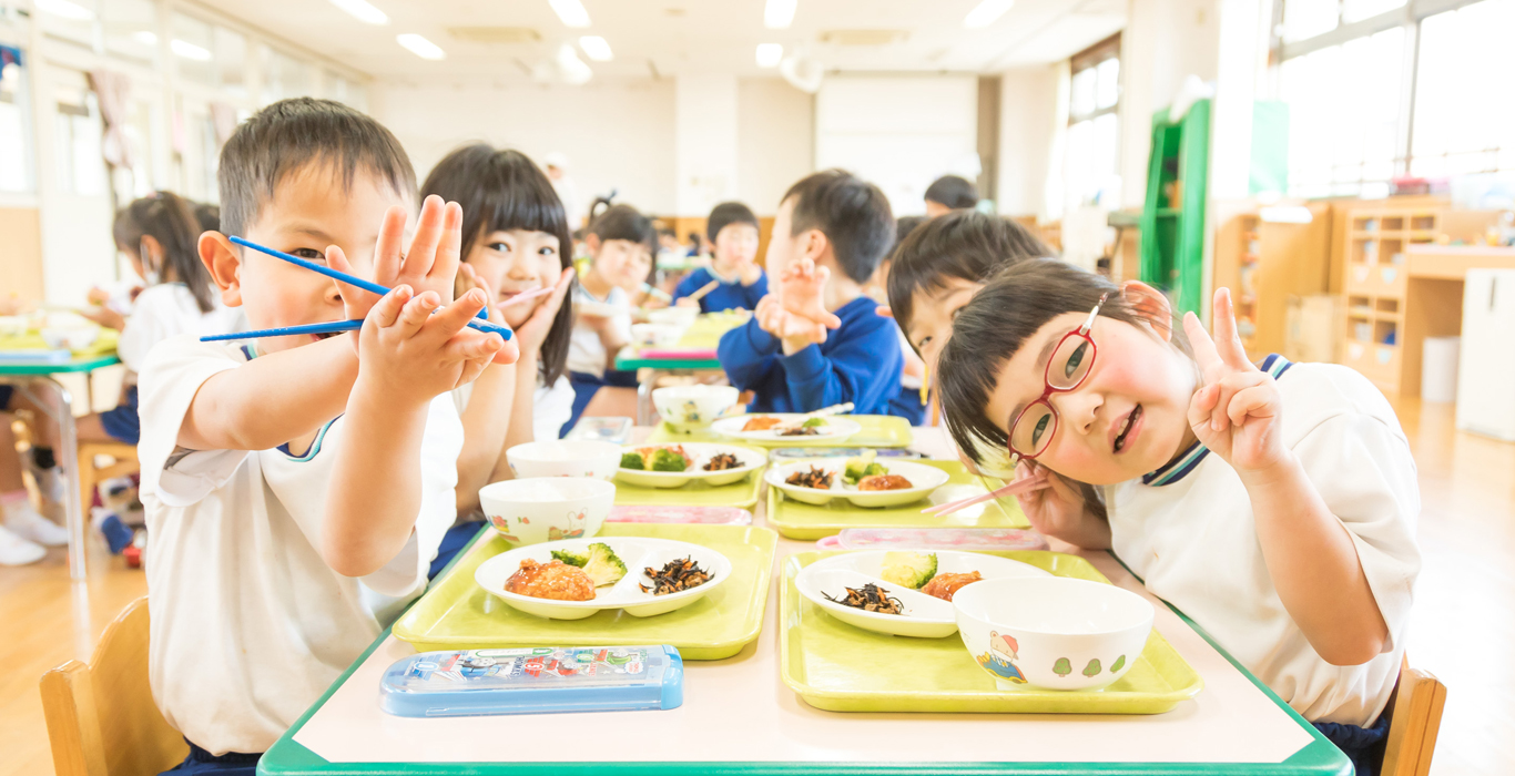 給食中の風景